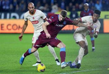 “Qalatasaray” "Trabzonspor"la matçda məğlubiyyətdən qaçıb - FOTOSESSİYA