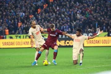 “Qalatasaray” "Trabzonspor"la matçda məğlubiyyətdən qaçıb - FOTOSESSİYA