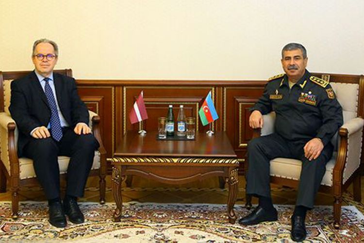 Министр обороны Азербайджана встретился с новым послом Латвии