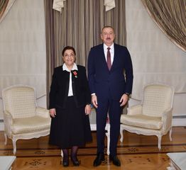 Prezident İlham Əliyev Dilarə Seyidzadəyə “Şərəf” ordenini təqdim edib