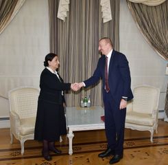 Prezident İlham Əliyev Dilarə Seyidzadəyə “Şərəf” ordenini təqdim edib