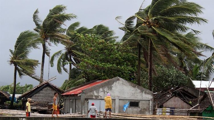 200,000 evacuated as Typhoon Kammuri lashes Philippines