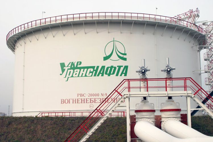 Ukraine and Russia sign 10-year oil transit agreement