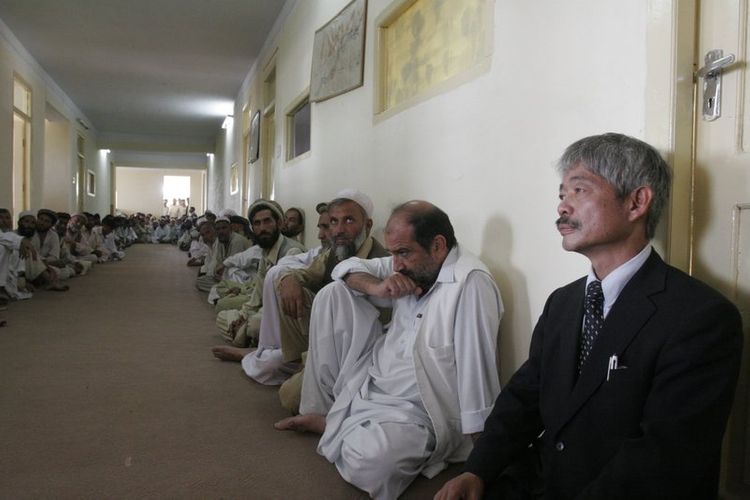 Afghan official says gunmen kill 5, wound Japanese physician