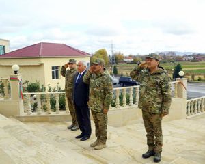 Zakir Həsənov cəbhəboyu zonada yerləşən hərbi hissələrdə olub