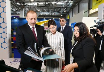 Azərbaycan Prezidenti “Bakutel-2019” sərgisi ilə tanış olub - YENİLƏNİB