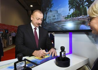 Azərbaycan Prezidenti “Bakutel-2019” sərgisi ilə tanış olub - YENİLƏNİB