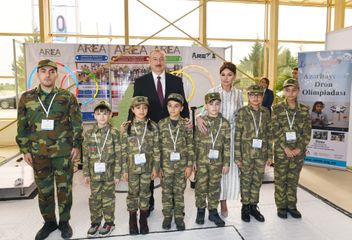 Azərbaycan Prezidenti “Bakutel-2019” sərgisi ilə tanış olub - YENİLƏNİB