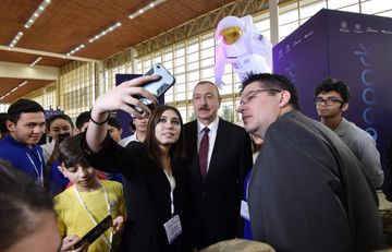Azərbaycan Prezidenti “Bakutel-2019” sərgisi ilə tanış olub - YENİLƏNİB