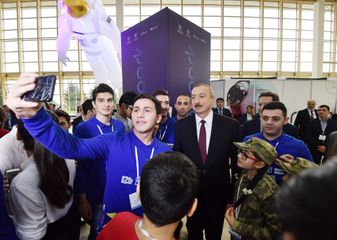 Azərbaycan Prezidenti “Bakutel-2019” sərgisi ilə tanış olub - YENİLƏNİB