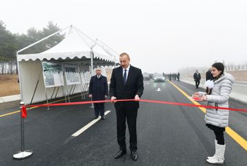  Prezident İlham Əliyev Bakı-Şamaxı-Yevlax avtomobil yolunun 101-117-ci kilometrlik hissəsinin açılışında iştirak edib