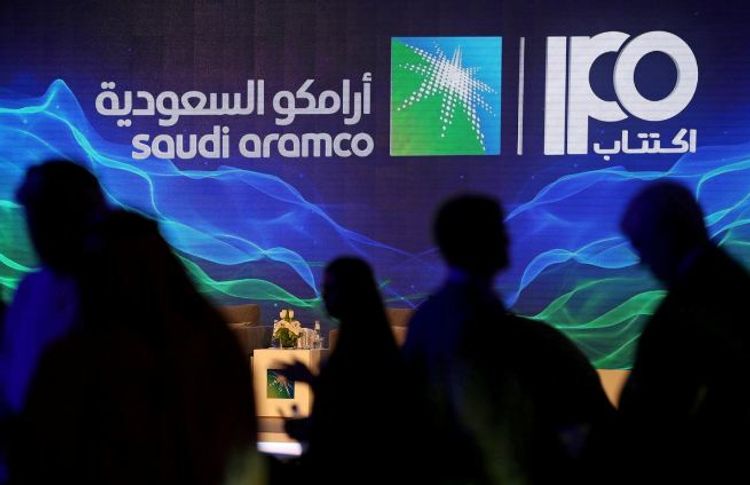 Saudi Aramco prices shares at top of range in world