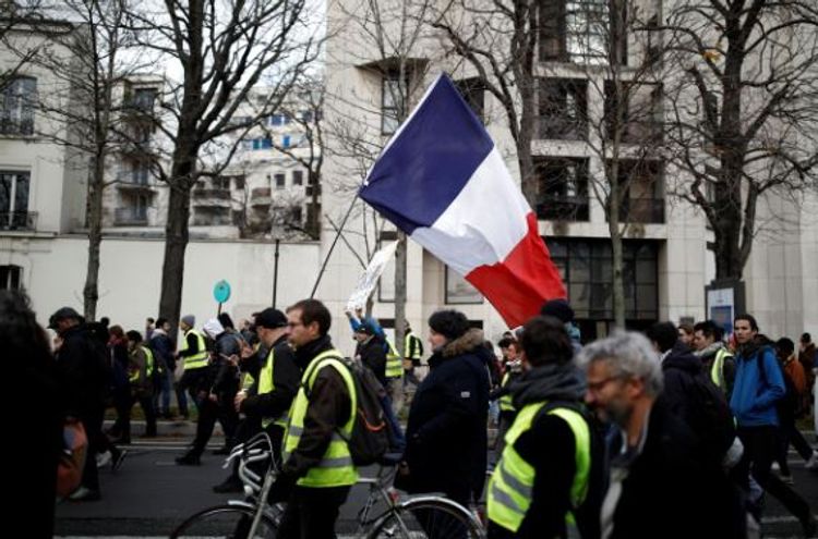 More French protests see roads blocked, trains disrupted and scuffles in Paris