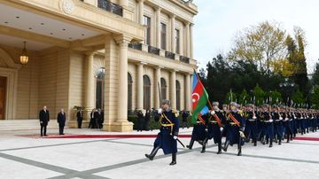 Azərbaycana gələn İordaniya kralının rəsmi qarşılanma mərasimi olub