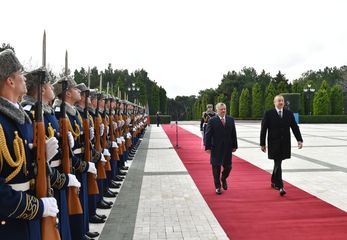 Azərbaycana gələn İordaniya kralının rəsmi qarşılanma mərasimi olub