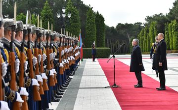 Azərbaycana gələn İordaniya kralının rəsmi qarşılanma mərasimi olub