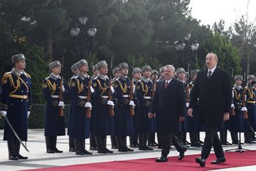 Azərbaycana gələn İordaniya kralının rəsmi qarşılanma mərasimi olub