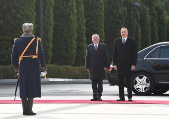 Azərbaycana gələn İordaniya kralının rəsmi qarşılanma mərasimi olub