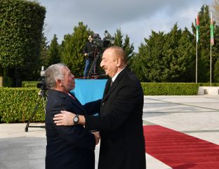 Azərbaycana gələn İordaniya kralının rəsmi qarşılanma mərasimi olub