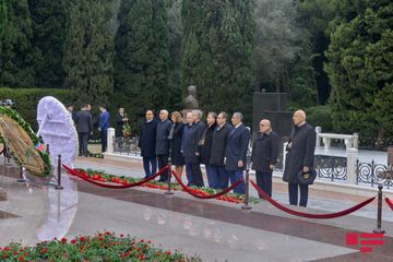 YAP rəhbərliyi Fəxri xiyabanı ziyarət edib