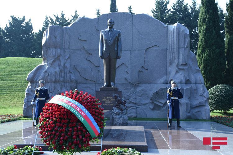 Azerbaijan respectfully commemorates National Leader Heydar Aliyev  - PHOTOSESSION
