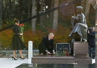 Prezident İlham Əliyev Heydər Əliyevin məzarını ziyarət edib - YENİLƏNİB-1 