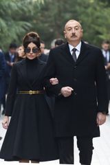 Prezident İlham Əliyev Heydər Əliyevin məzarını ziyarət edib - YENİLƏNİB-1 
