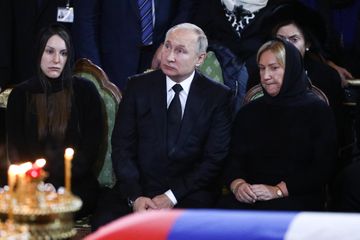 Putin Yuri Lujkovla vida mərasimində iştirak edib