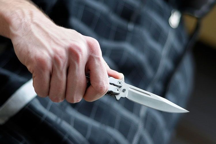 В Баку ранили ножом 15-летнего подростка