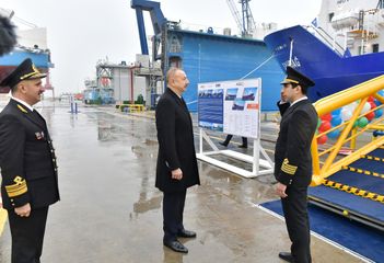 Prezident İlham Əliyev Bakı gəmiqayırma zavodunda inşa olunmuş ilk tankerin istismara verilməsi mərasimində iştirak edib  - YENİLƏNİB