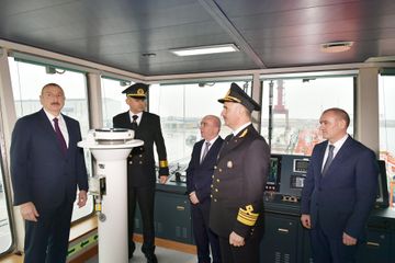 Prezident İlham Əliyev Bakı gəmiqayırma zavodunda inşa olunmuş ilk tankerin istismara verilməsi mərasimində iştirak edib  - YENİLƏNİB