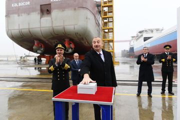 Prezident İlham Əliyev Bakı gəmiqayırma zavodunda inşa olunmuş ilk tankerin istismara verilməsi mərasimində iştirak edib  - YENİLƏNİB