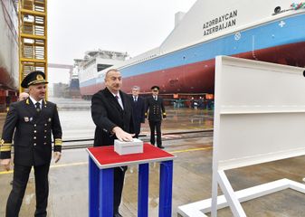 Prezident İlham Əliyev Bakı gəmiqayırma zavodunda inşa olunmuş ilk tankerin istismara verilməsi mərasimində iştirak edib  - YENİLƏNİB