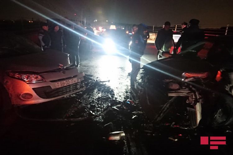 На дороге Бинагади-Хырдалан столкнулись три автомобиля – ФОТО 