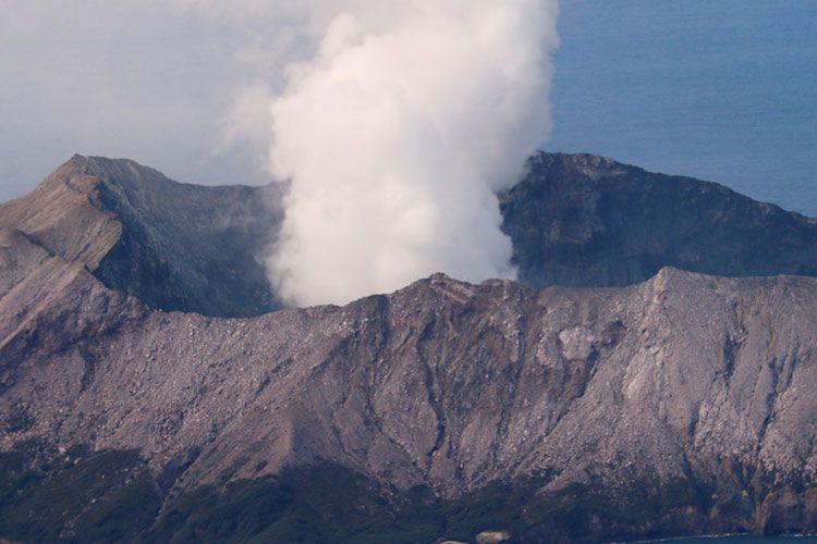    Yeni Zelandiyada vulkan püskürməsi nəticəsində ölənlərin sayı 18 nəfərə çatıb