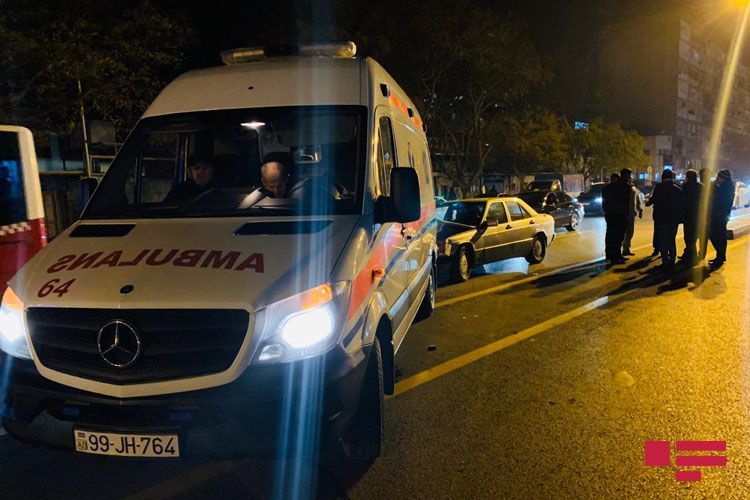 Ambulance crashes in Baku - PHOTO