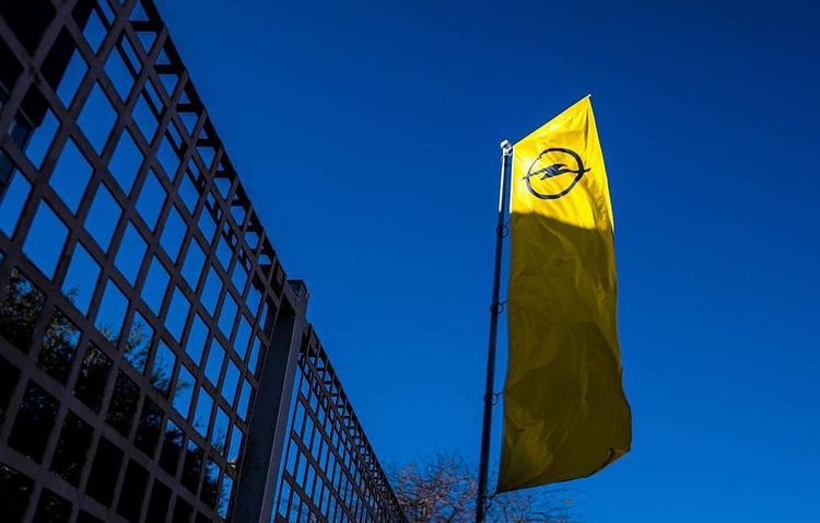 Opel resumes car sales in Russia