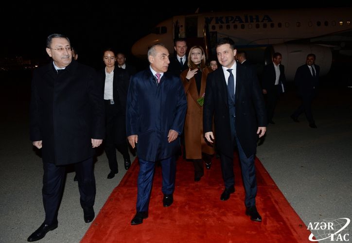 Президент Украины Владимир Зеленский прибыл с официальным визитом в Азербайджан