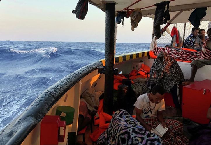 У берегов Марокко затонуло судно с африканцами