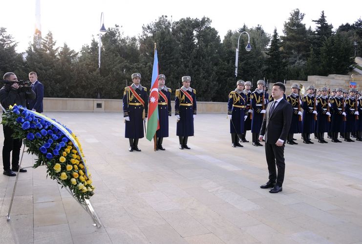 Ukrayna Prezidenti Şəhidlər xiyabanını ziyarət edib
