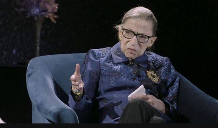  Ruth Bader Ginsburg: "Trump is not a lawyer"