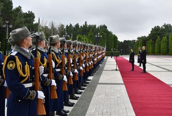Ukrayna Prezidenti Vladimir Zelenskinin rəsmi qarşılanma mərasimi olub