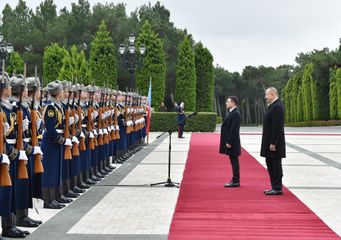 Ukrayna Prezidenti Vladimir Zelenskinin rəsmi qarşılanma mərasimi olub