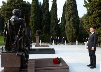 Vladimir Zelenski Fəxri xiyabanı ziyarət edib