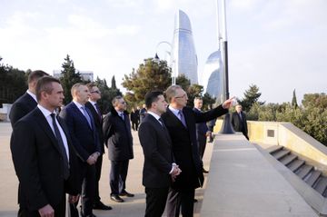 Ukrayna Prezidenti Şəhidlər xiyabanını ziyarət edib