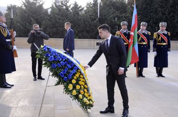 Ukrayna Prezidenti Şəhidlər xiyabanını ziyarət edib