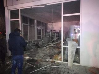Gürcüstanda mikroavtobus SOCAR yanacaqdoldurma məntəqəsinə çırpılıb