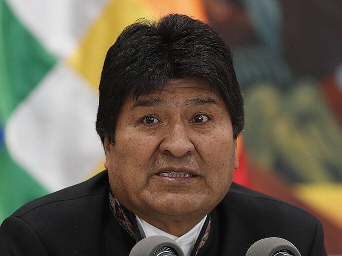 Прокуратура Боливии выдала ордер на арест Моралеса
