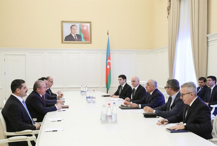 Али Асадов встретился с председателем Великого национального собрания Турции Мустафой Шентопом