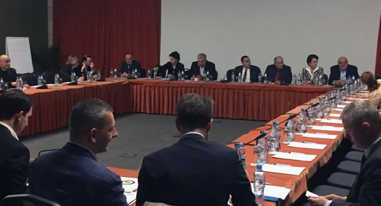 Gürcüstanda müxalifətlə hakim partiya arasında danışıqların növbəti raundu keçirilib